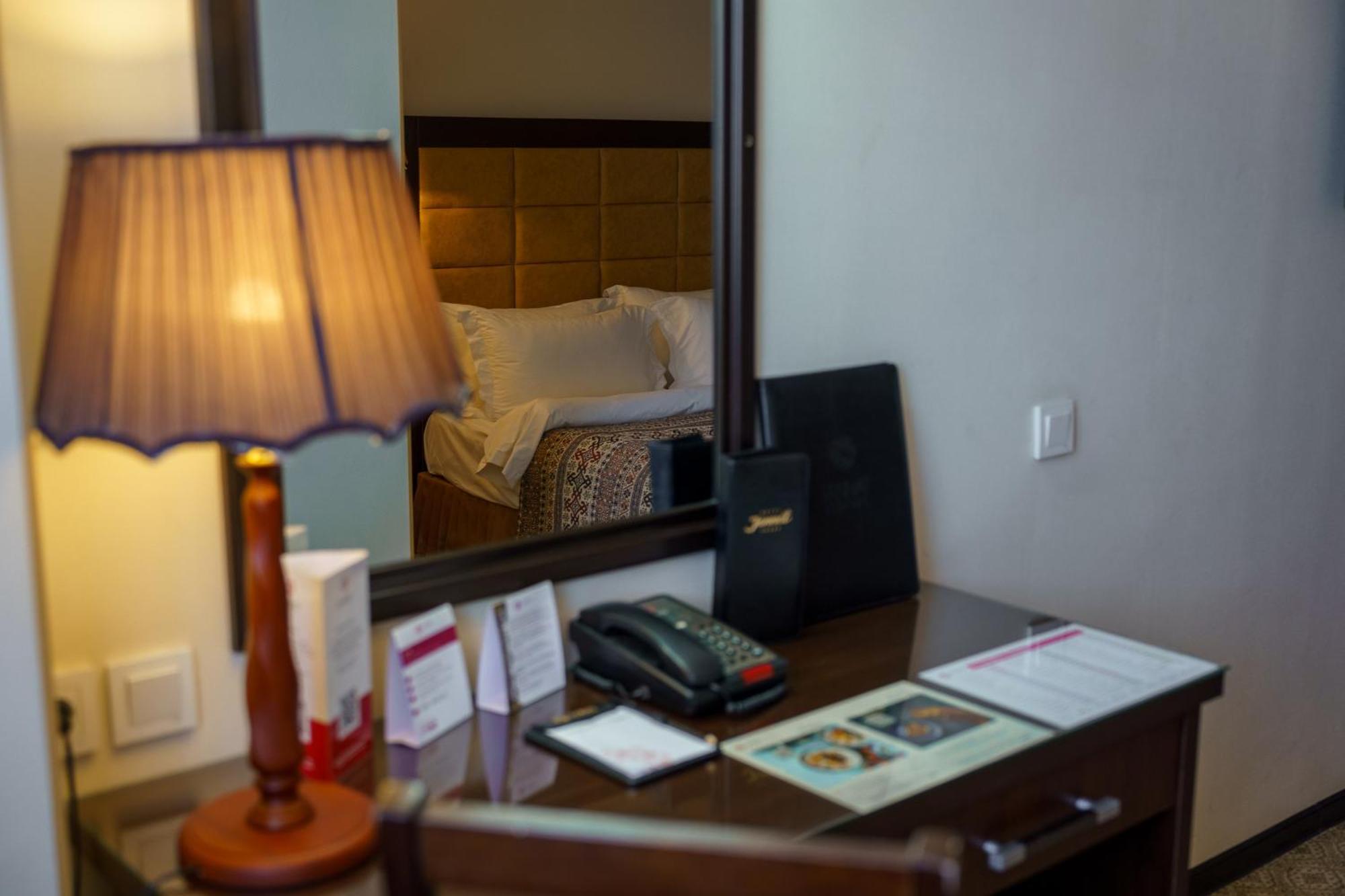 Hotel Jannat Regency à Bichkek Extérieur photo