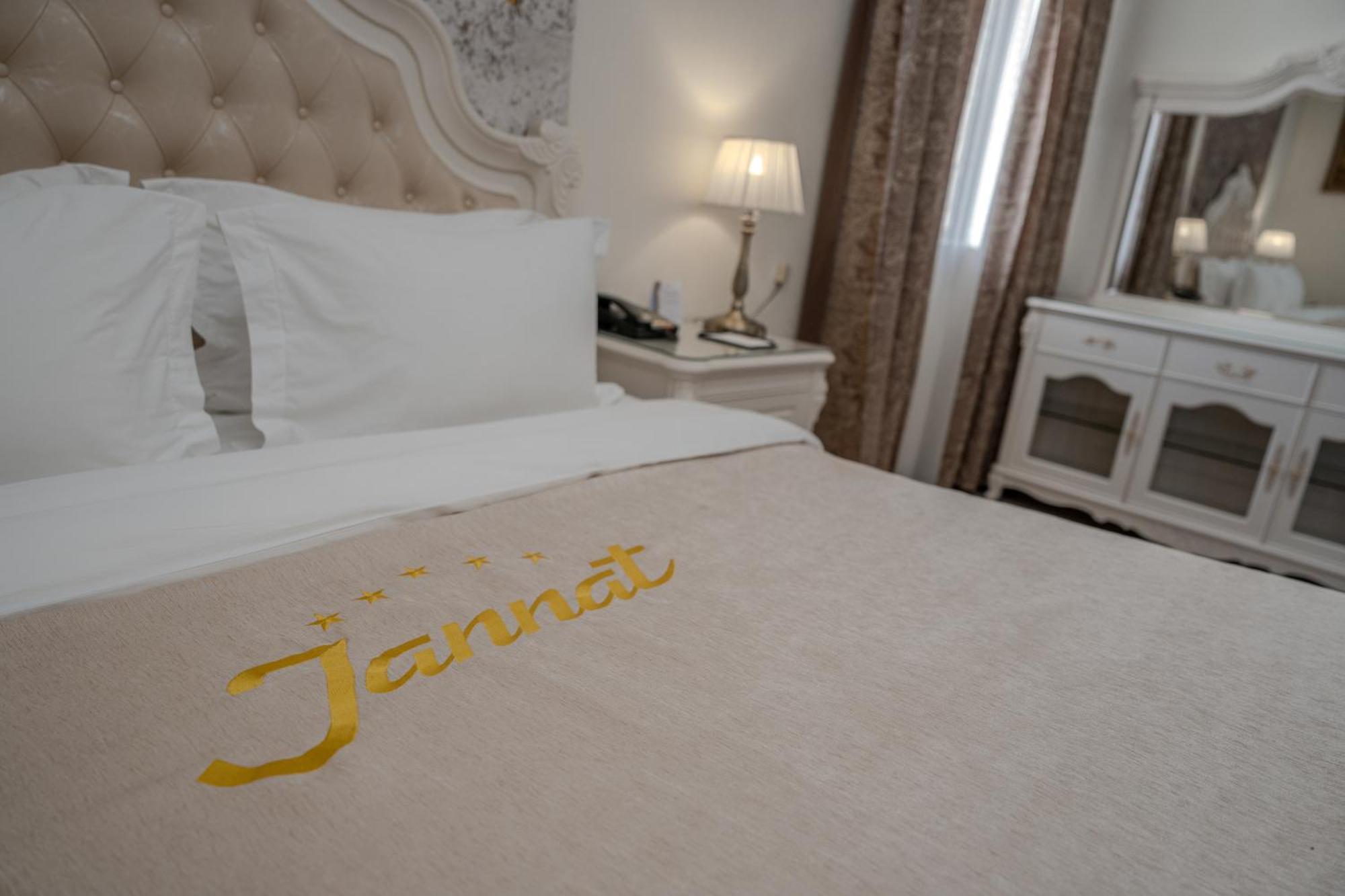 Hotel Jannat Regency à Bichkek Extérieur photo