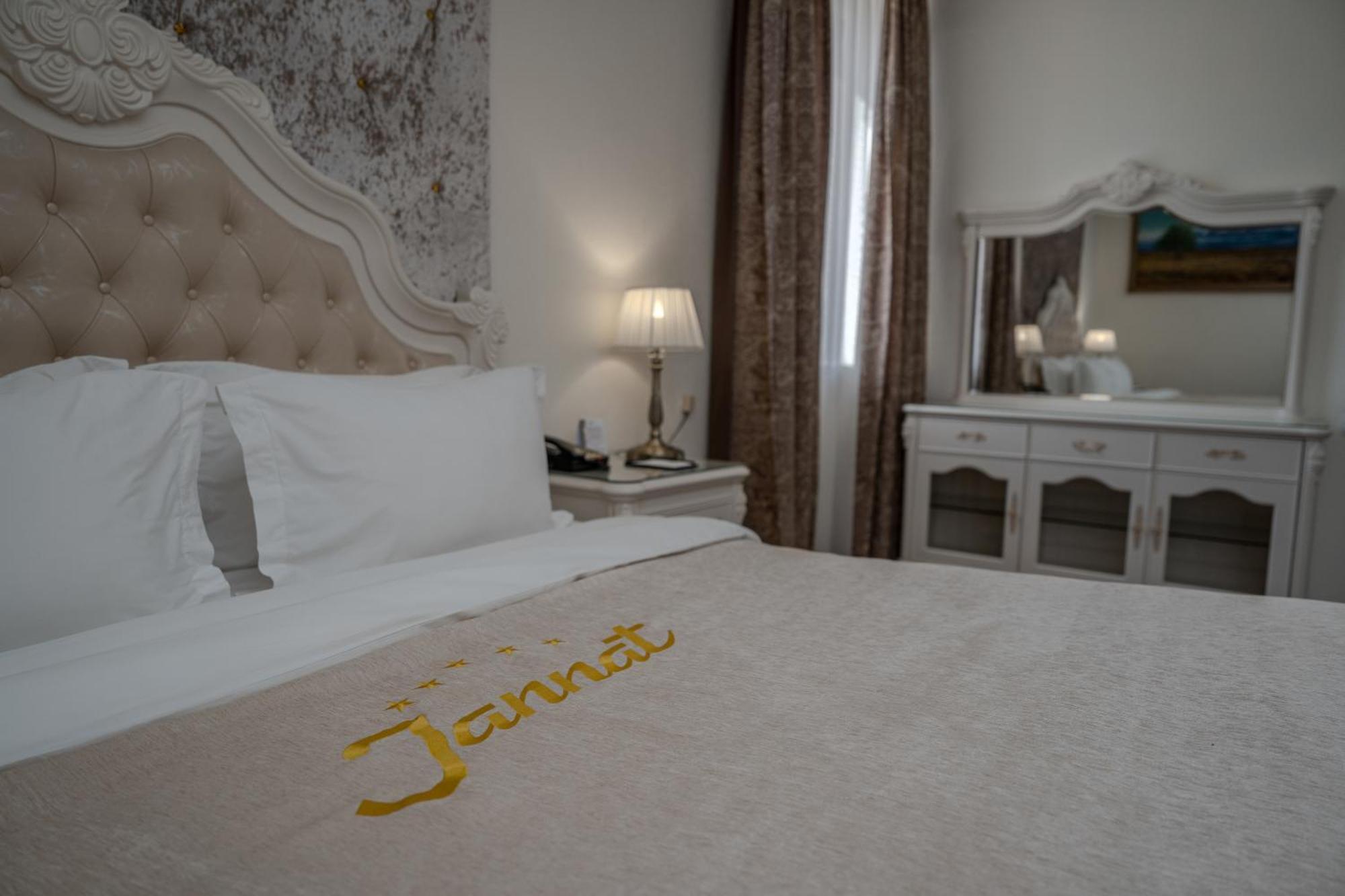 Hotel Jannat Regency à Bichkek Extérieur photo