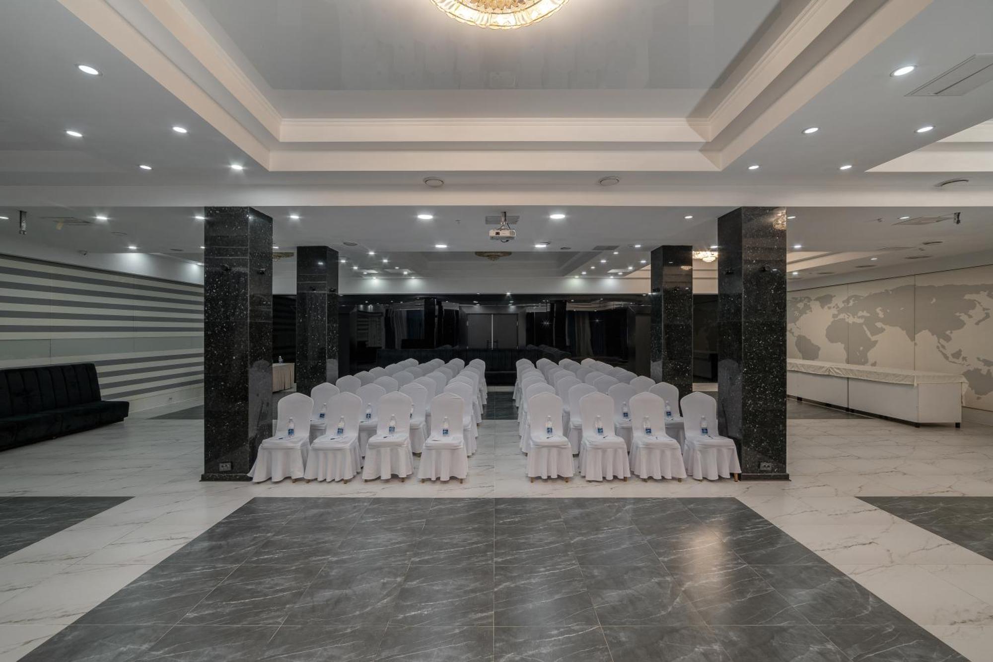 Hotel Jannat Regency à Bichkek Extérieur photo