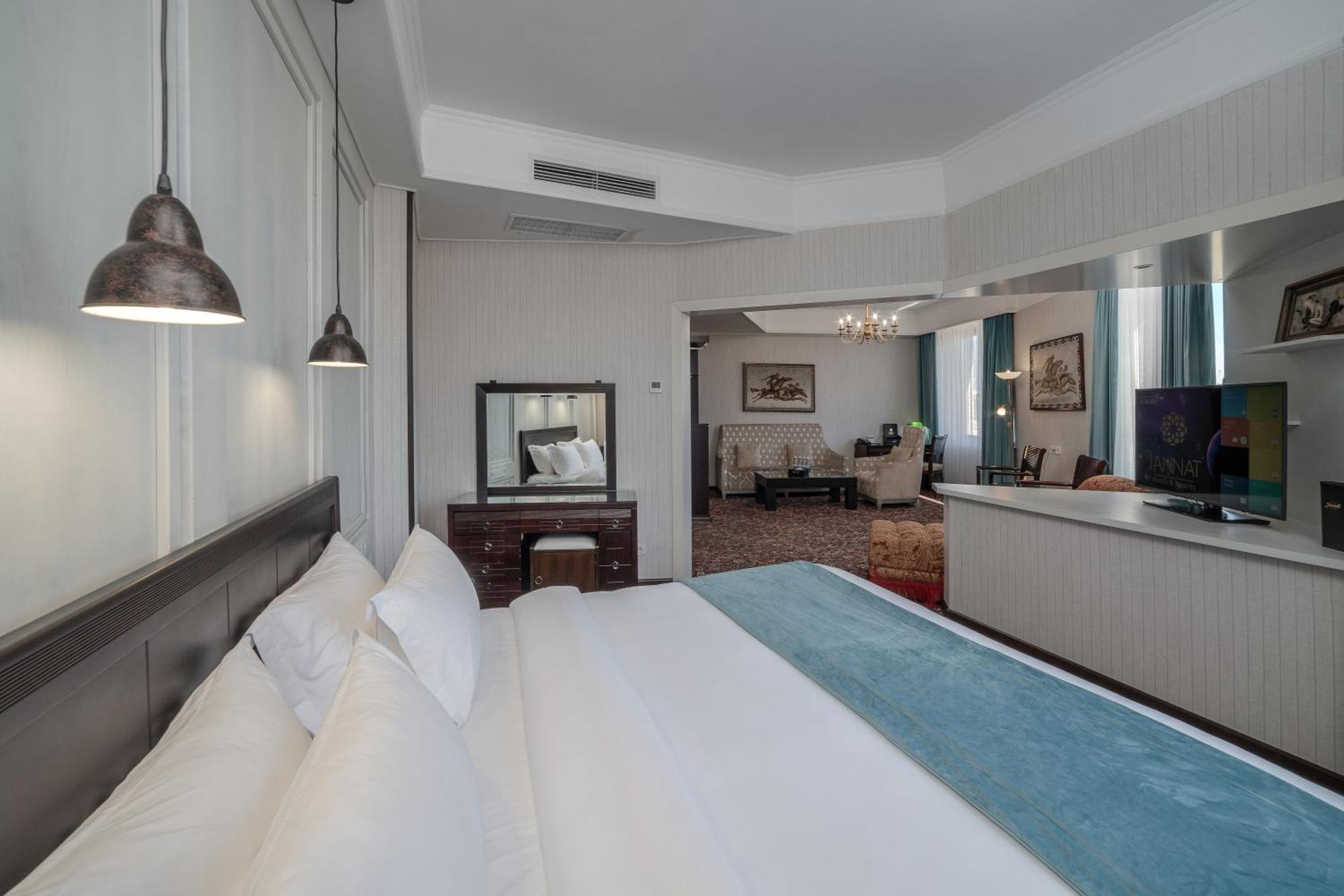 Hotel Jannat Regency à Bichkek Chambre photo