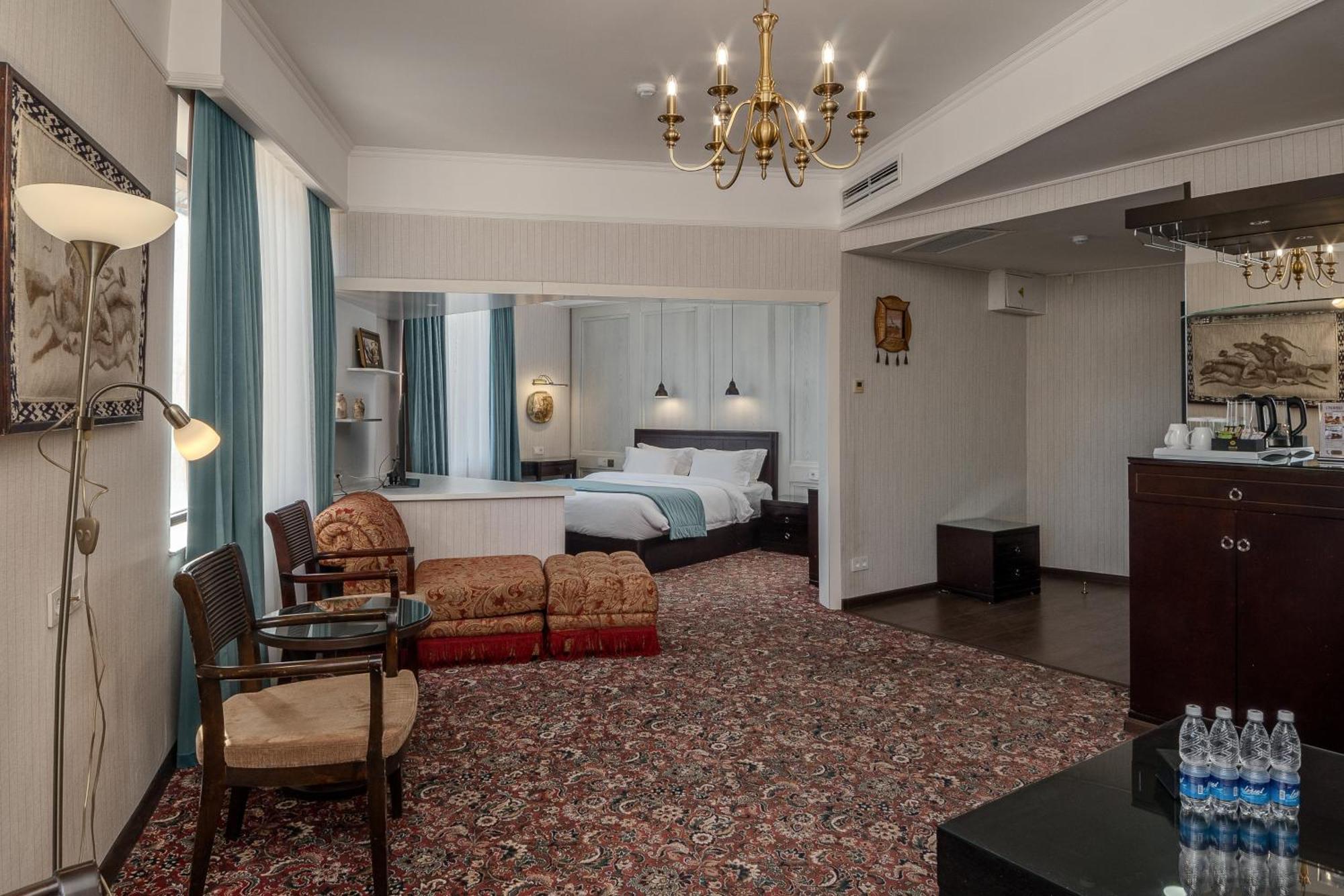 Hotel Jannat Regency à Bichkek Chambre photo