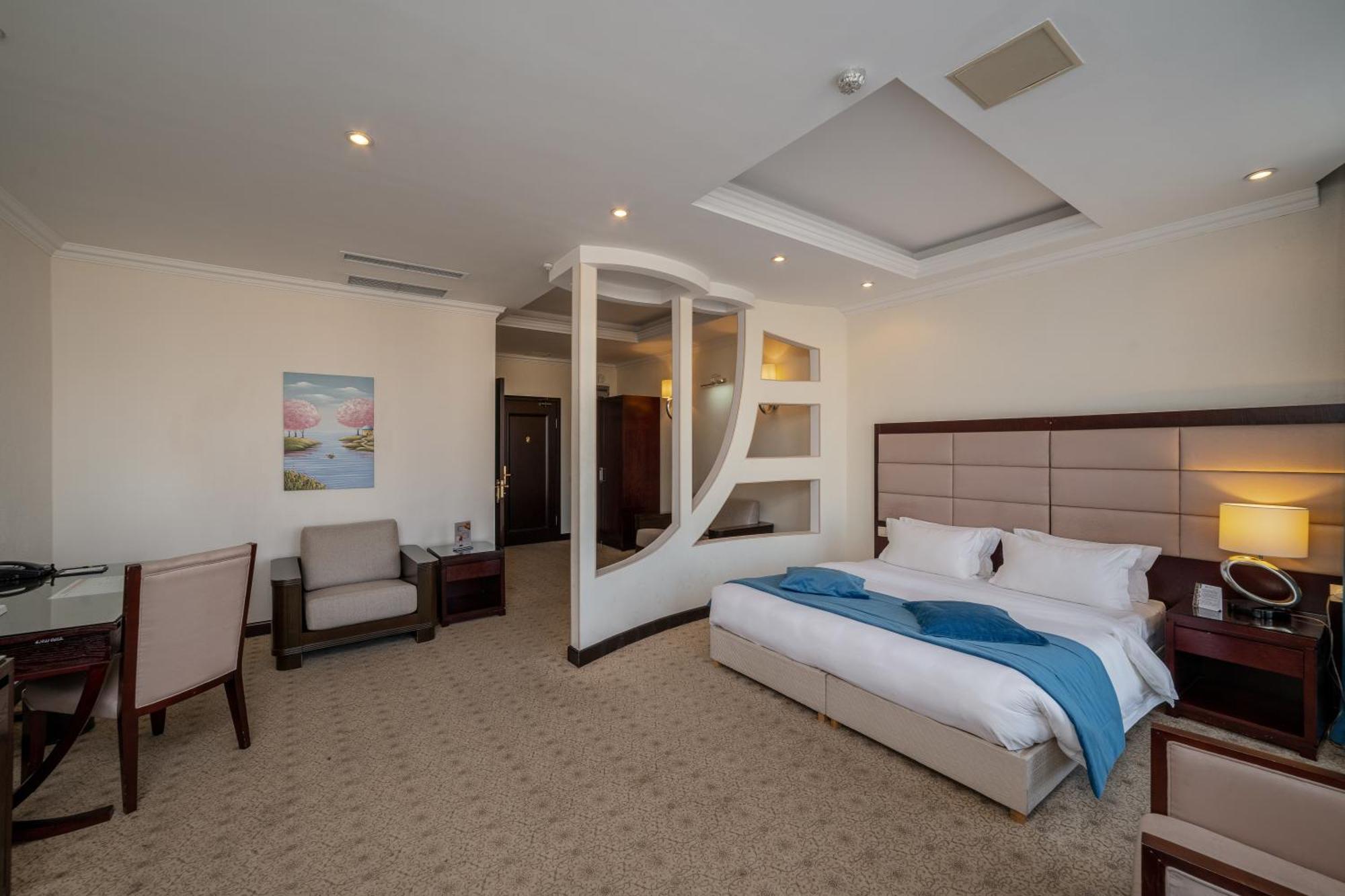 Hotel Jannat Regency à Bichkek Chambre photo