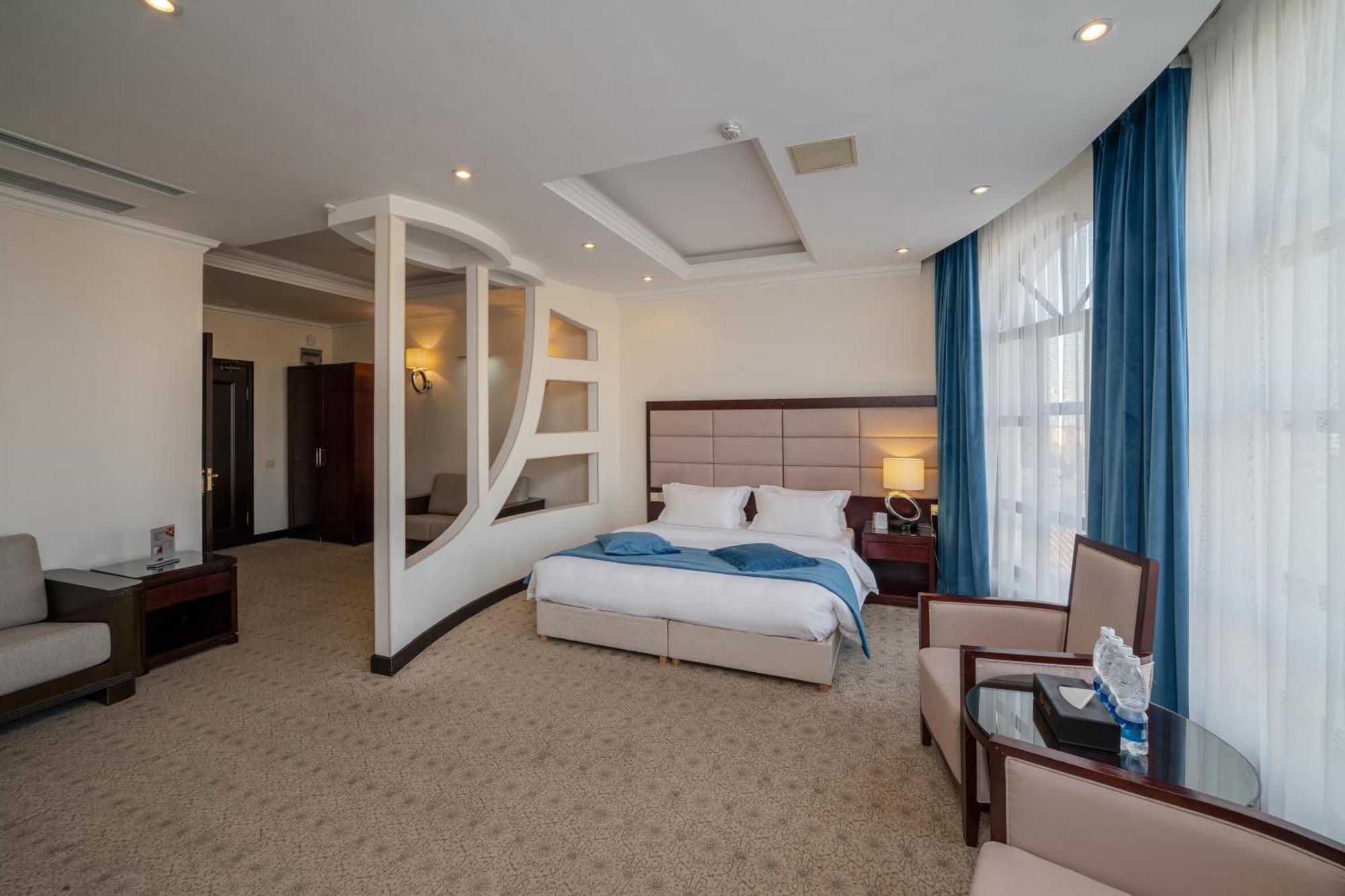 Hotel Jannat Regency à Bichkek Chambre photo