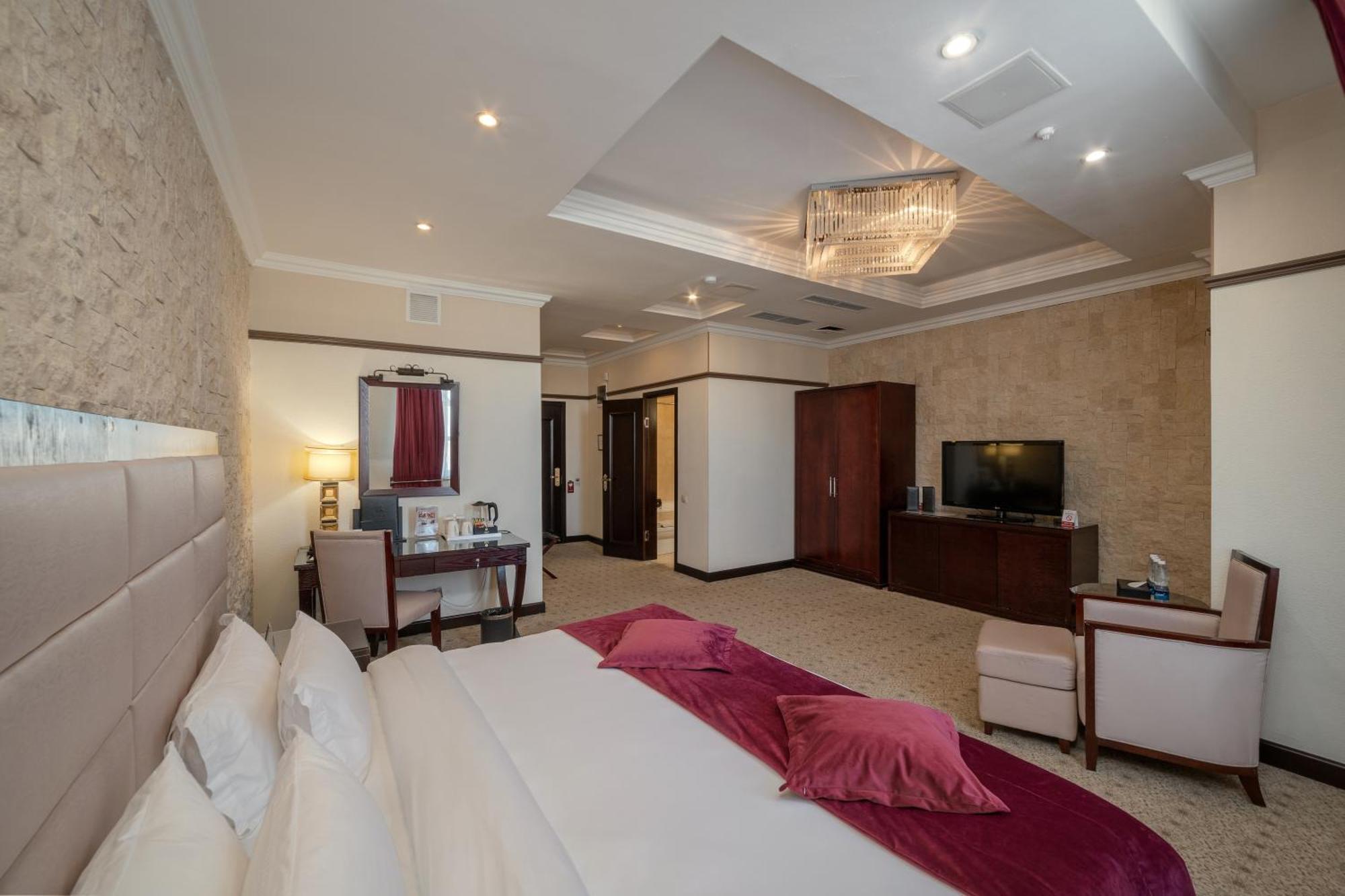 Hotel Jannat Regency à Bichkek Extérieur photo