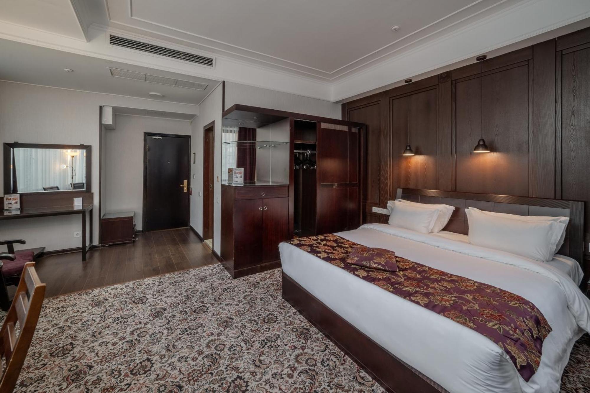 Hotel Jannat Regency à Bichkek Extérieur photo
