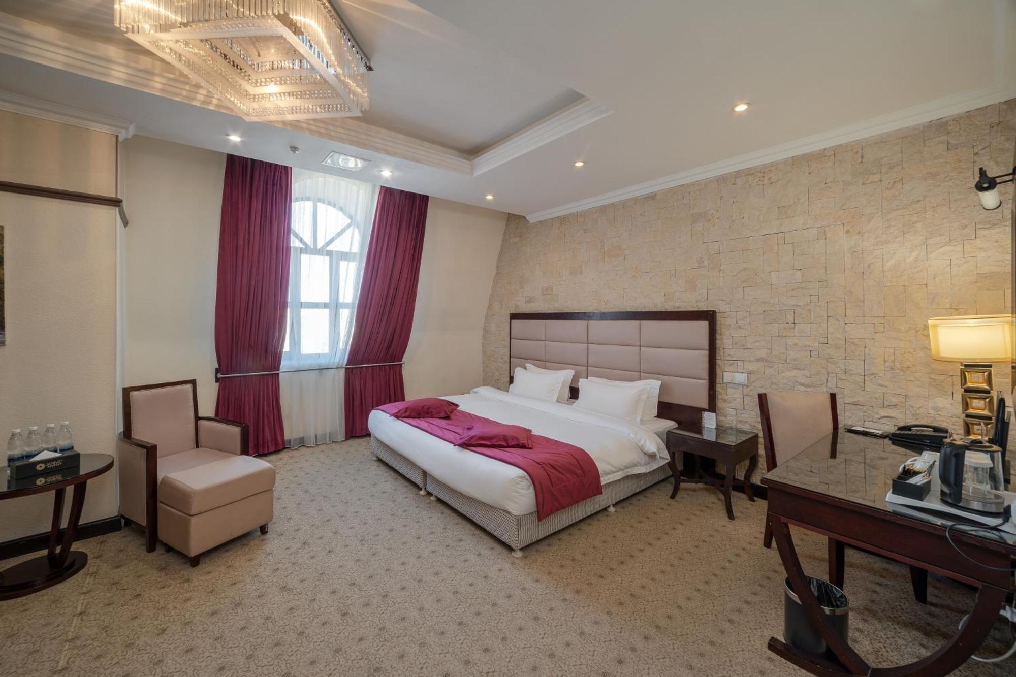 Hotel Jannat Regency à Bichkek Extérieur photo